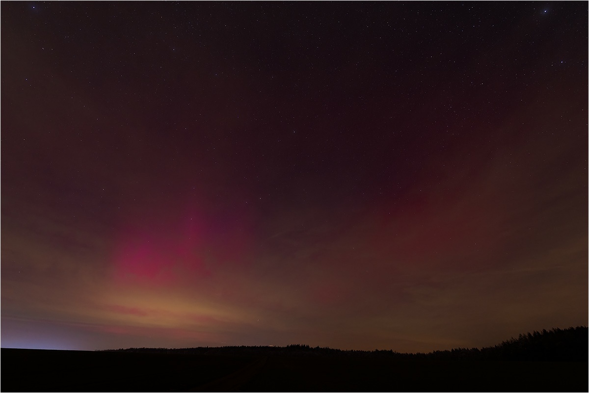 Polarlichter und Startrails. Das wollte ich schon immer machen.

Canon EOS R5m2
TAMRON SP 15-30mm F/2.8 Di VC USD A012 (15 mm)
4 sek, ISO: 2000, F3.5, +0.0

438 Aufnahmen
Aufnahmedatum: 19.01.2026
Standort: Ingolstadt

Bearbeitung: 
#Lightroom #Sequator #StarStax #PhotoSupreme

Synonyme:
Polarlicht, Nordlicht

#naturfotografenregion10 #polarlichter, #northernlights, #auroraborealis, #aurora, #nordlicht, #nordlichter, #nightphotography, #aurorahunting, #nightsky, #astrophotography, #naturephotography, #skyonfire, #lights
