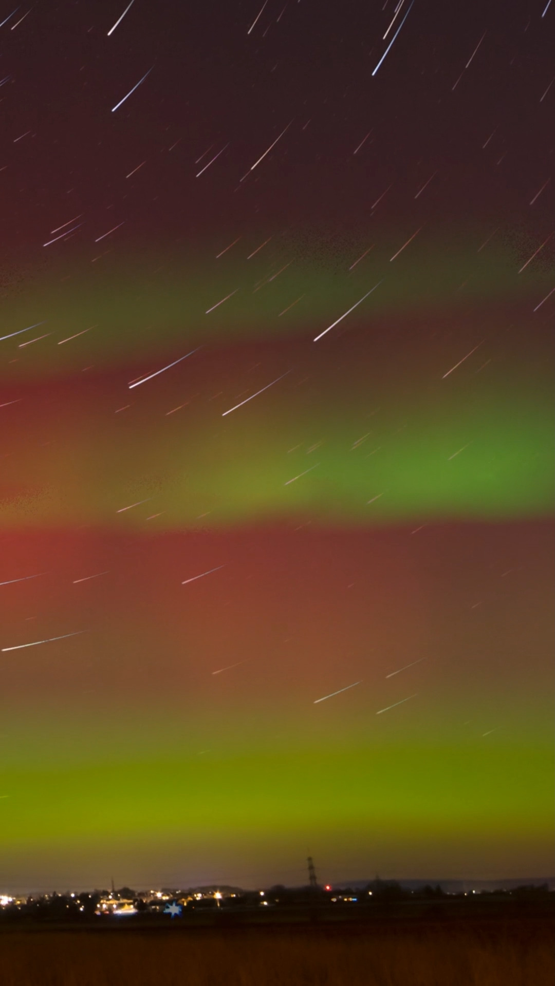 Ein weiterer Zeitraffer von der magischen Nacht.
Aufnahmedatum: 19.01.2026
Standort: Ingolstadt

Bearbeitung: 
#Lightroom #Sequator #LRTimelaps #PhotoSupreme #DavinciResolve

Synonyme:
Polarlicht, Nordlicht

#naturfotografenregion10 #polarlichter, #northernlights, #auroraborealis, #aurora, #nordlicht, #nordlichter, #nightphotography, #aurorahunting, #nightsky, #astrophotography, #naturephotography, #skyonfire, #lights